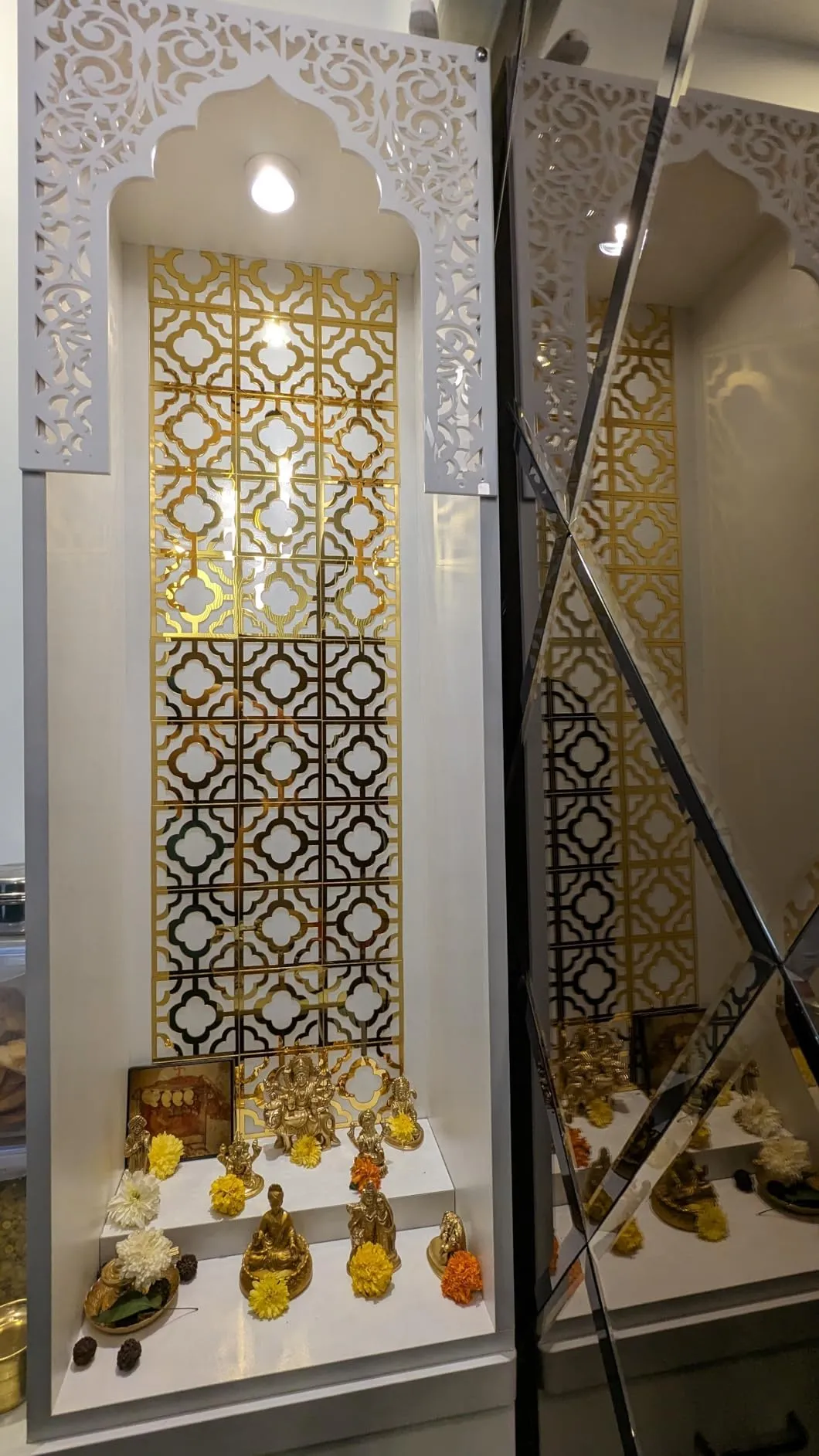 Bikri Kendra - 10 Borders Golden Decorative Mirror Stickers for Wall, Wall Mirror Stickers, 3D Acrylic Stickers Wall Stickers for Hall Room, Bed Room, Kitchen Living Room Kids Room.