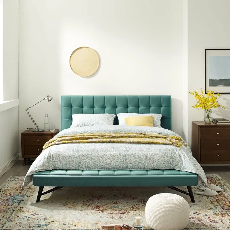 Biscuit Tufted Queen Upholstered Platform Bed