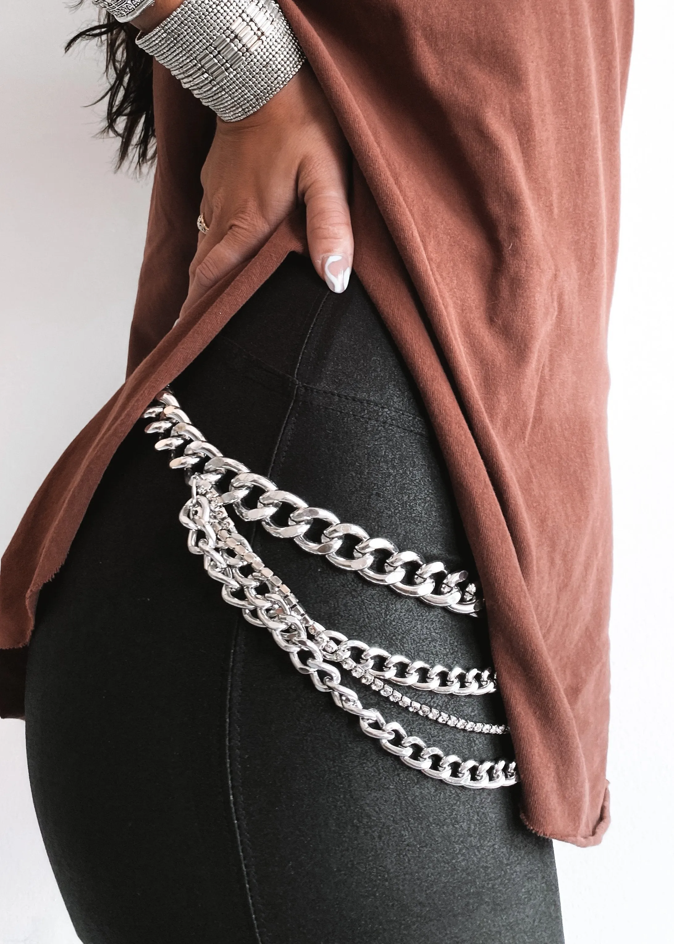 FINAL SALE: PEBBY BASICS RUST SIDE SLIT TEE