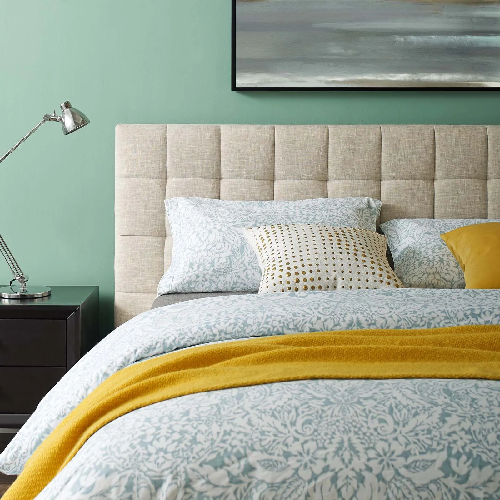 Julia Biscuit Tufted Upholstered Fabric Platform Bed