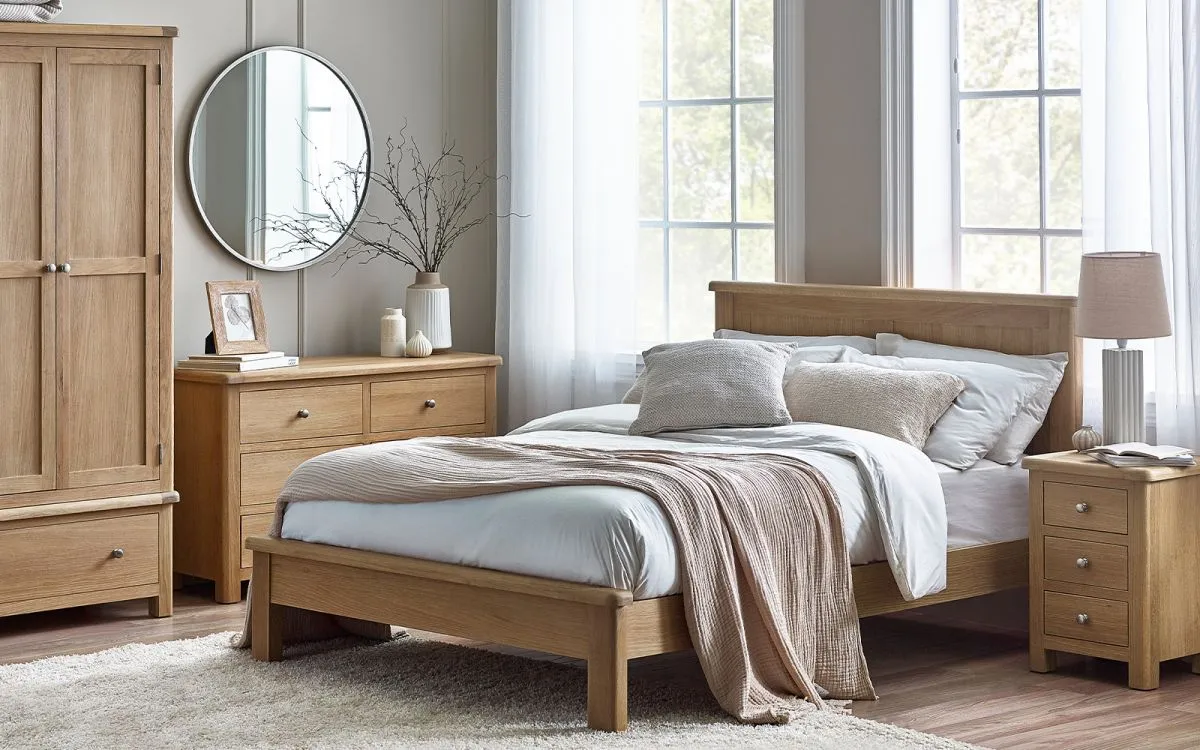 Julian Bowen Memphis Limed Oak Bed