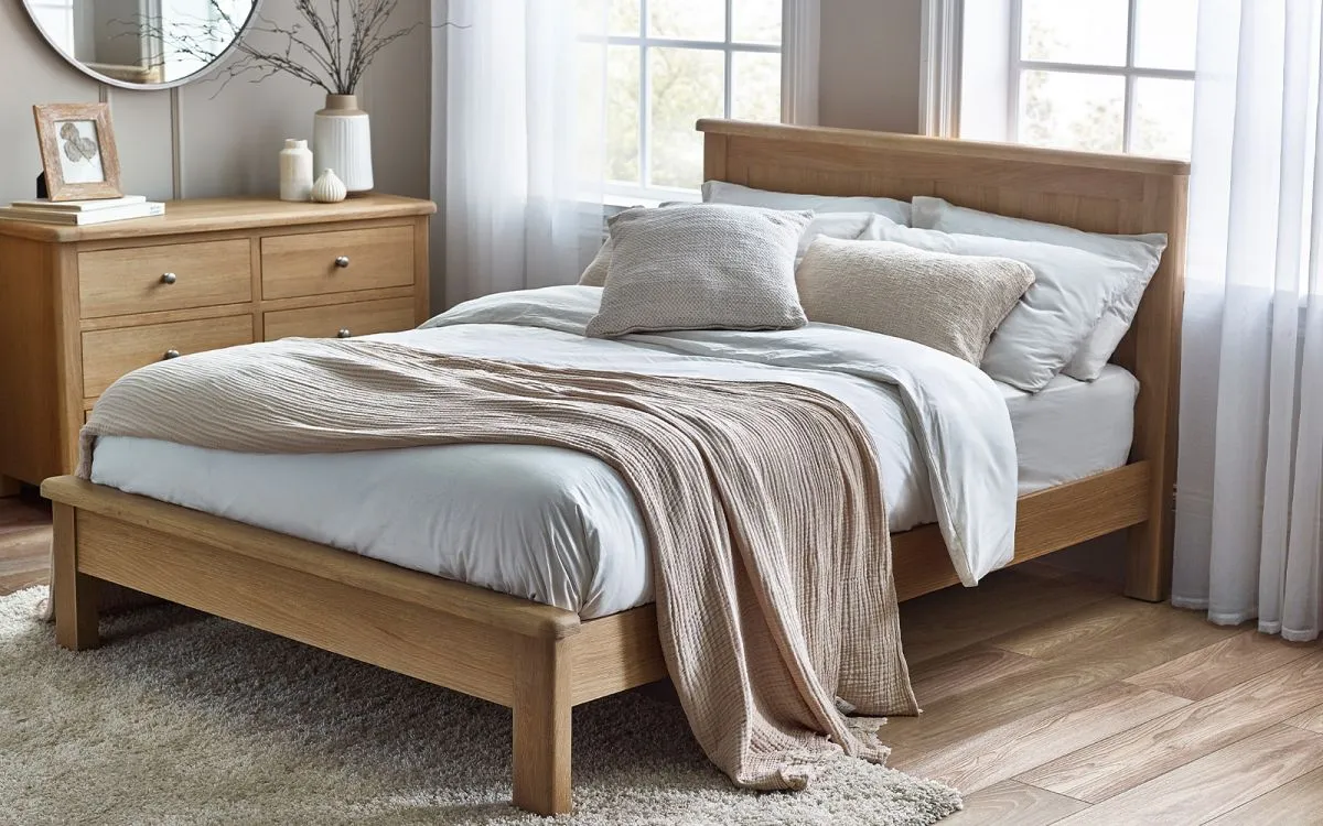 Julian Bowen Memphis Limed Oak Bed