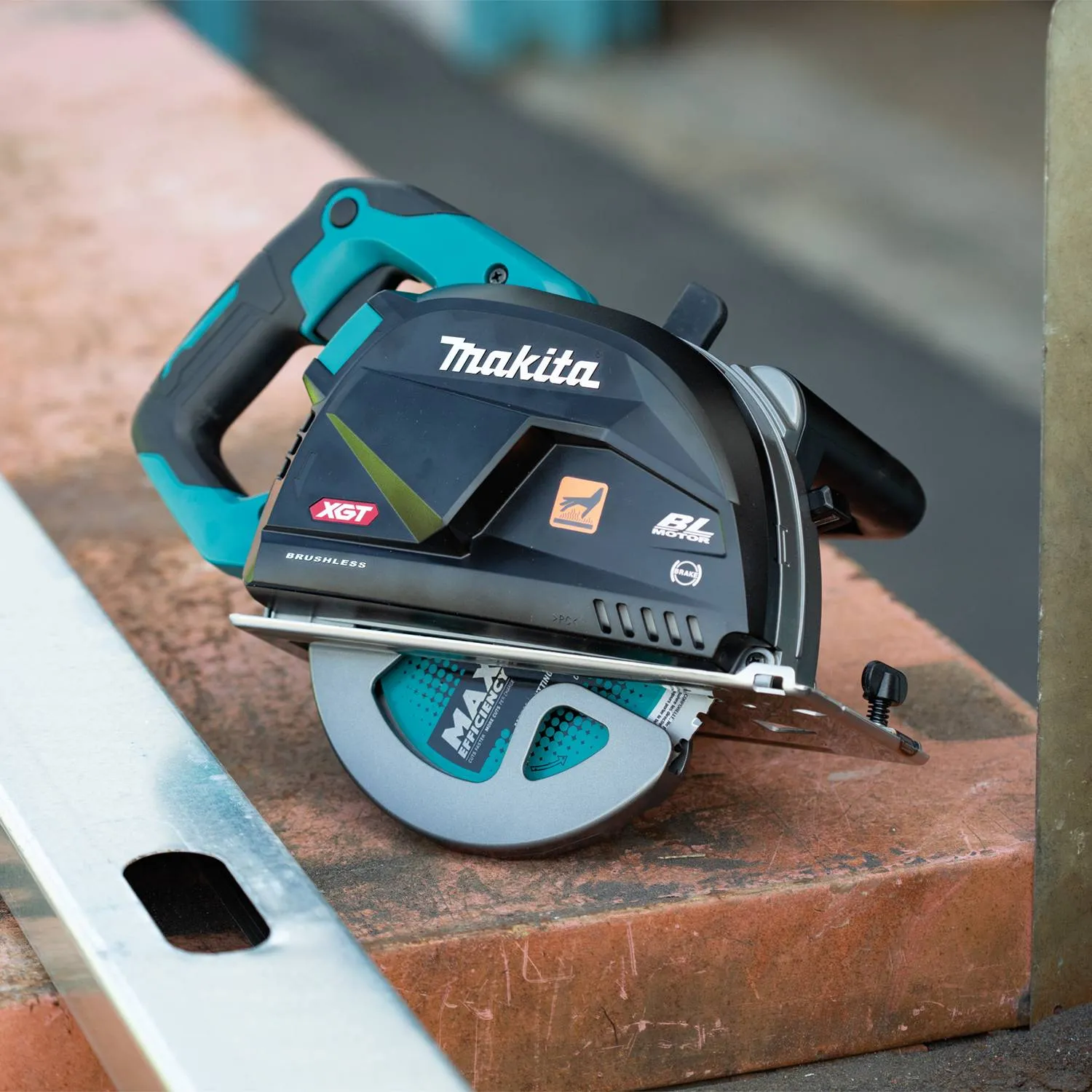 Makita GSC01Z 40V XGT 7-1/4" Metal Cutting Saw w/Brake and Collector - Bare Tool
