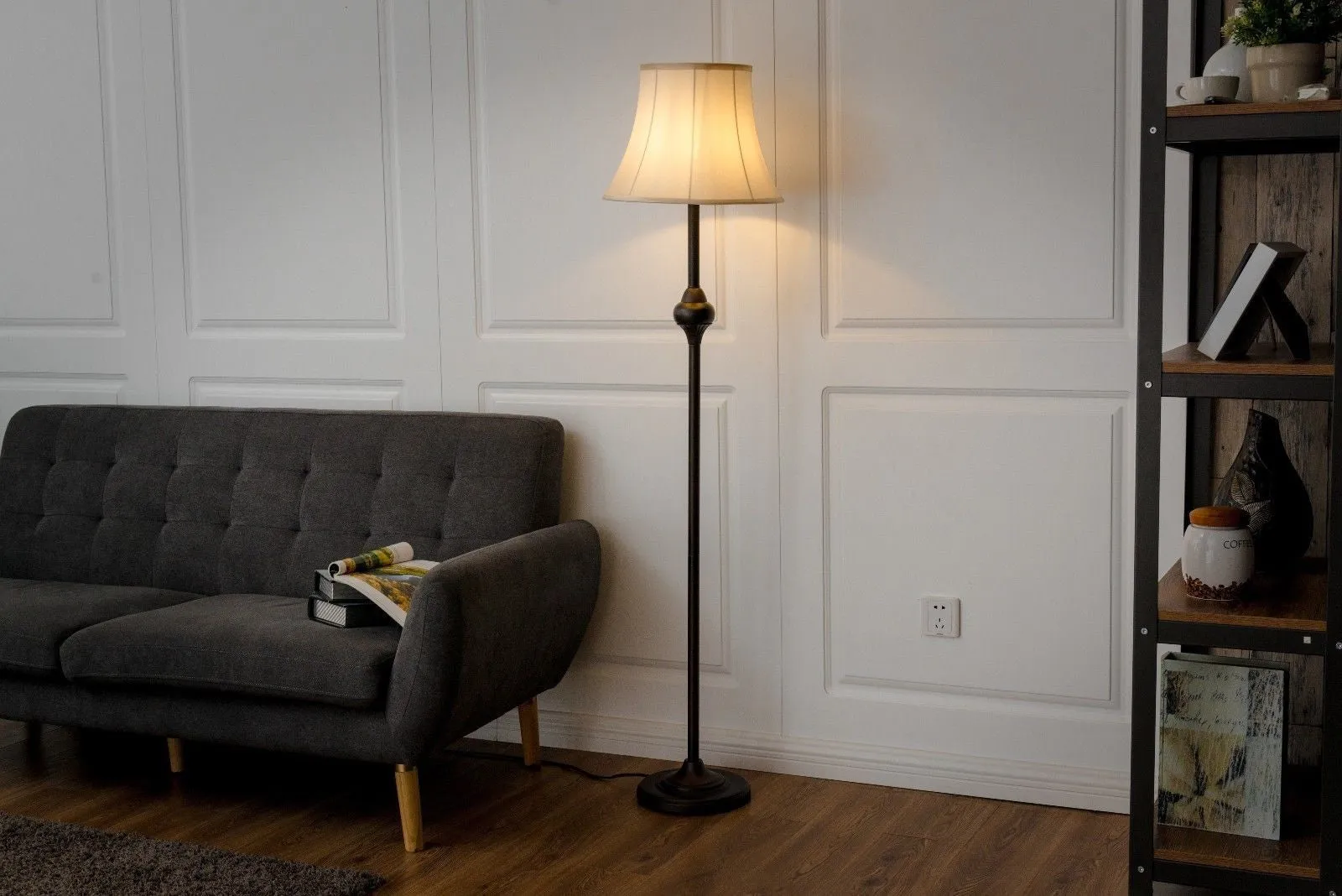 Modern Bedroom Décor Floor Lamp Light with LED Bulb