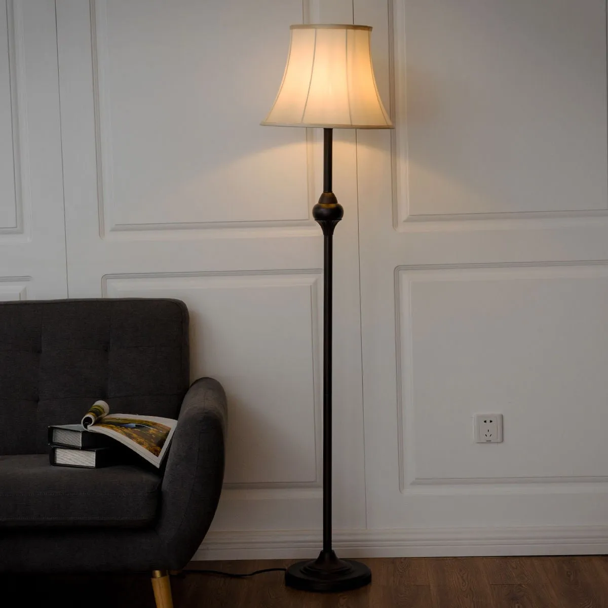 Modern Bedroom Décor Floor Lamp Light with LED Bulb