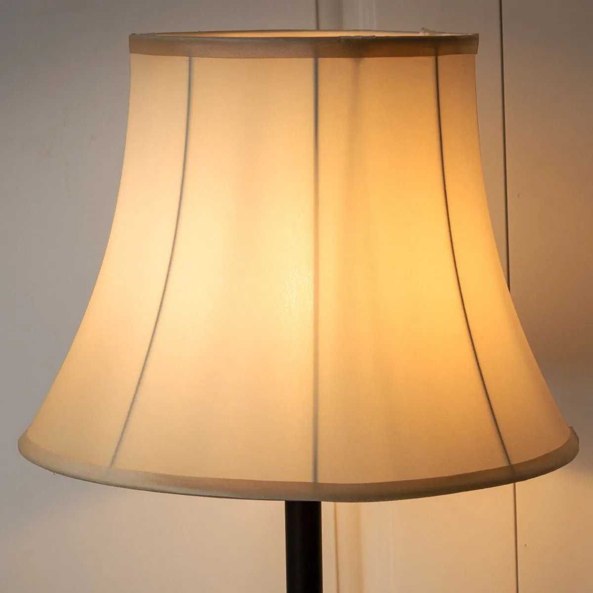 Modern Bedroom Décor Floor Lamp Light with LED Bulb
