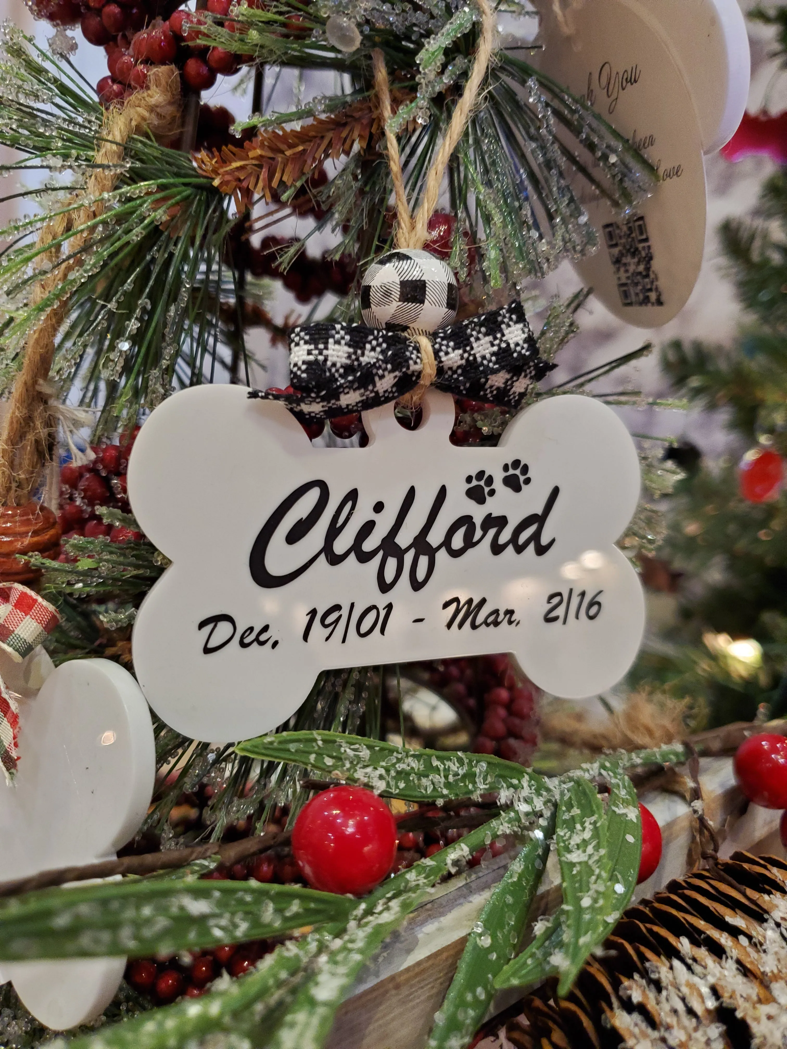 Personalized Pet Memorial Ornament | Bone Shape